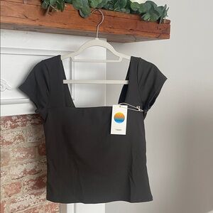 NWT Vuori Square Neck Pose Scoop Back Tee. Size L.